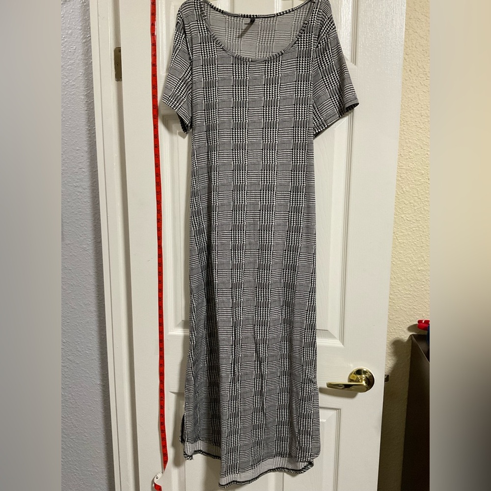 Piphany Monochrome Checkered Short Sleeve Dress